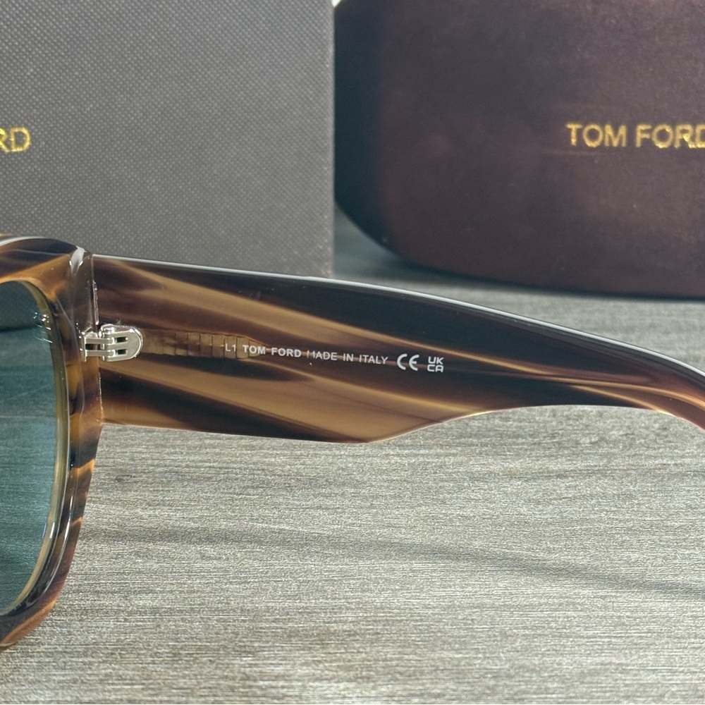 Tom Ford Tortoiseshell Brown Frame Sunglasses Wit… - image 3